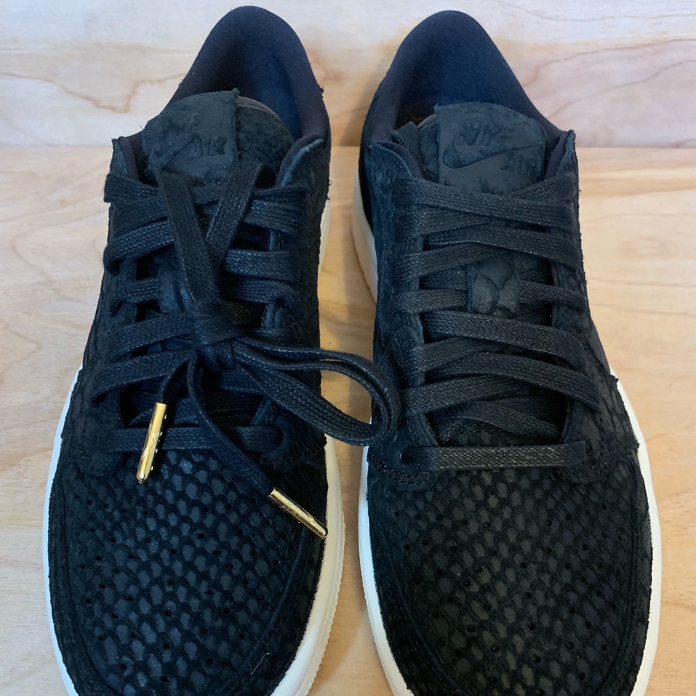 Nike Air Jordan 1 Retro Low- Suede Python - Picture 4 of 8